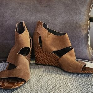 Never worn suede wedge